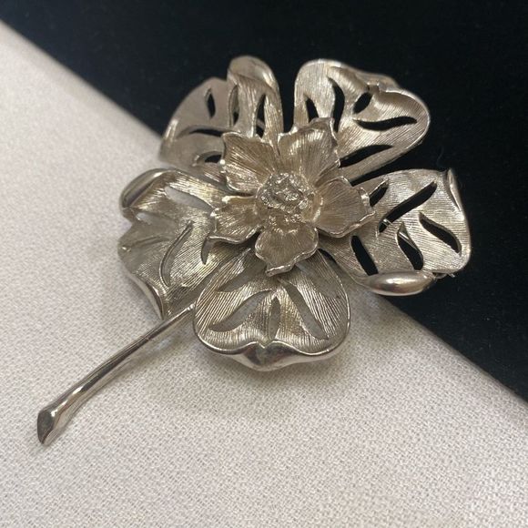 Vintage Silver Dimensional Flower Brooch Or Pin - Picture 6 of 10
